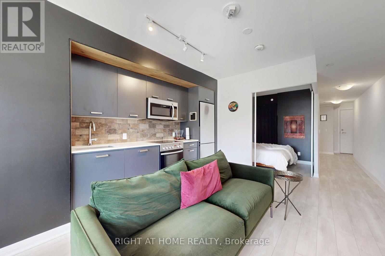 202 - 1630 Queen Street E, Toronto, Ontario M4L 0B3 - Photo 12 - E12477656