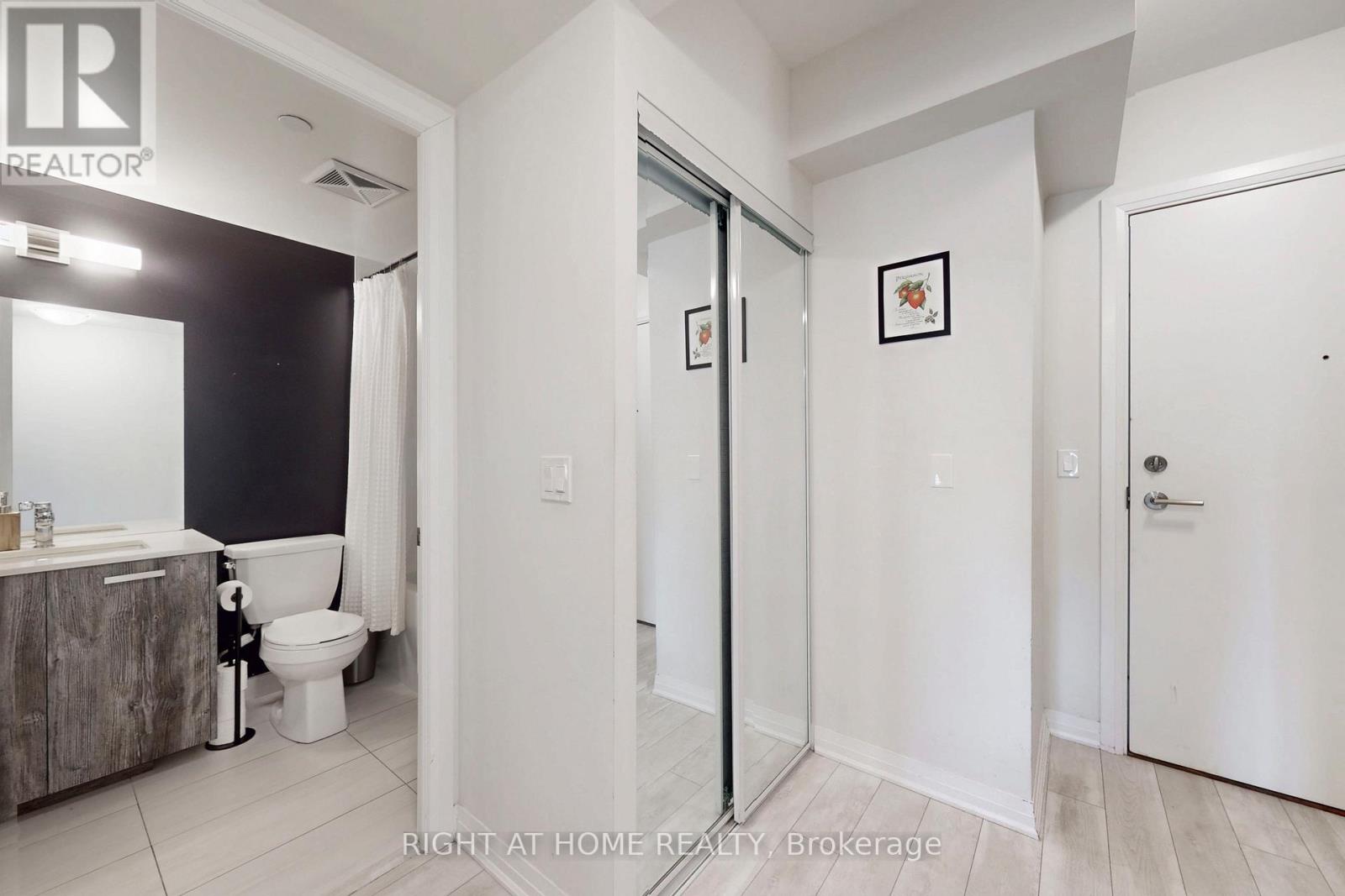 202 - 1630 Queen Street E, Toronto, Ontario M4L 0B3 - Photo 8 - E12477656