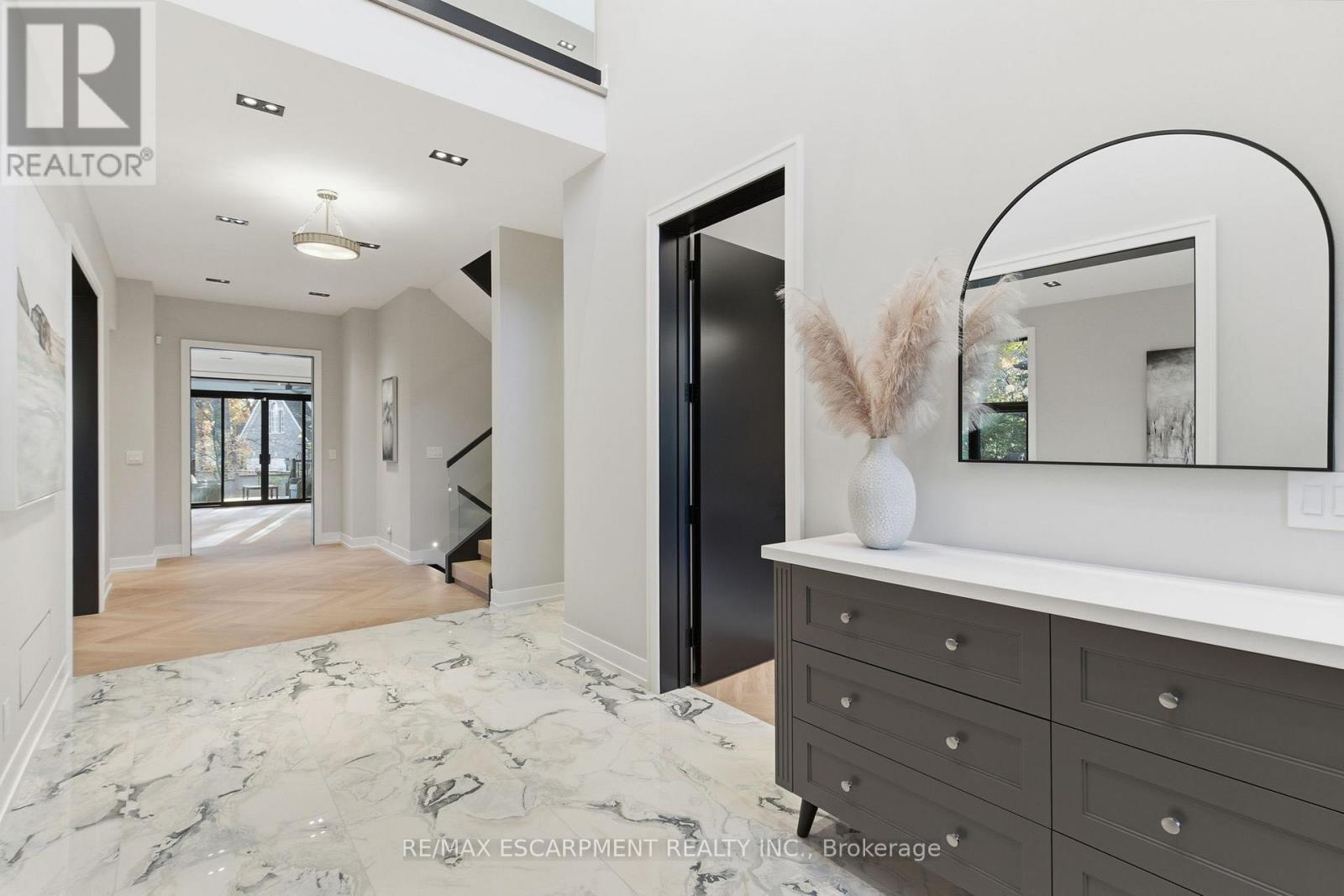 1380 Birchwood Heights Drive, Mississauga, Ontario L5G 2Y2 - Photo 8 - W12517026