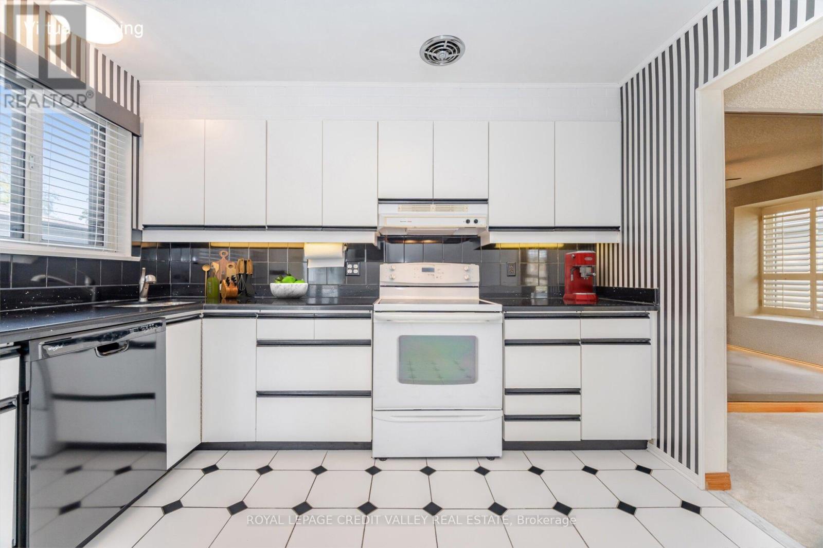 9 Glenora Crescent, Brampton, Ontario  L6S 1E1 - Photo 14 - W12517154