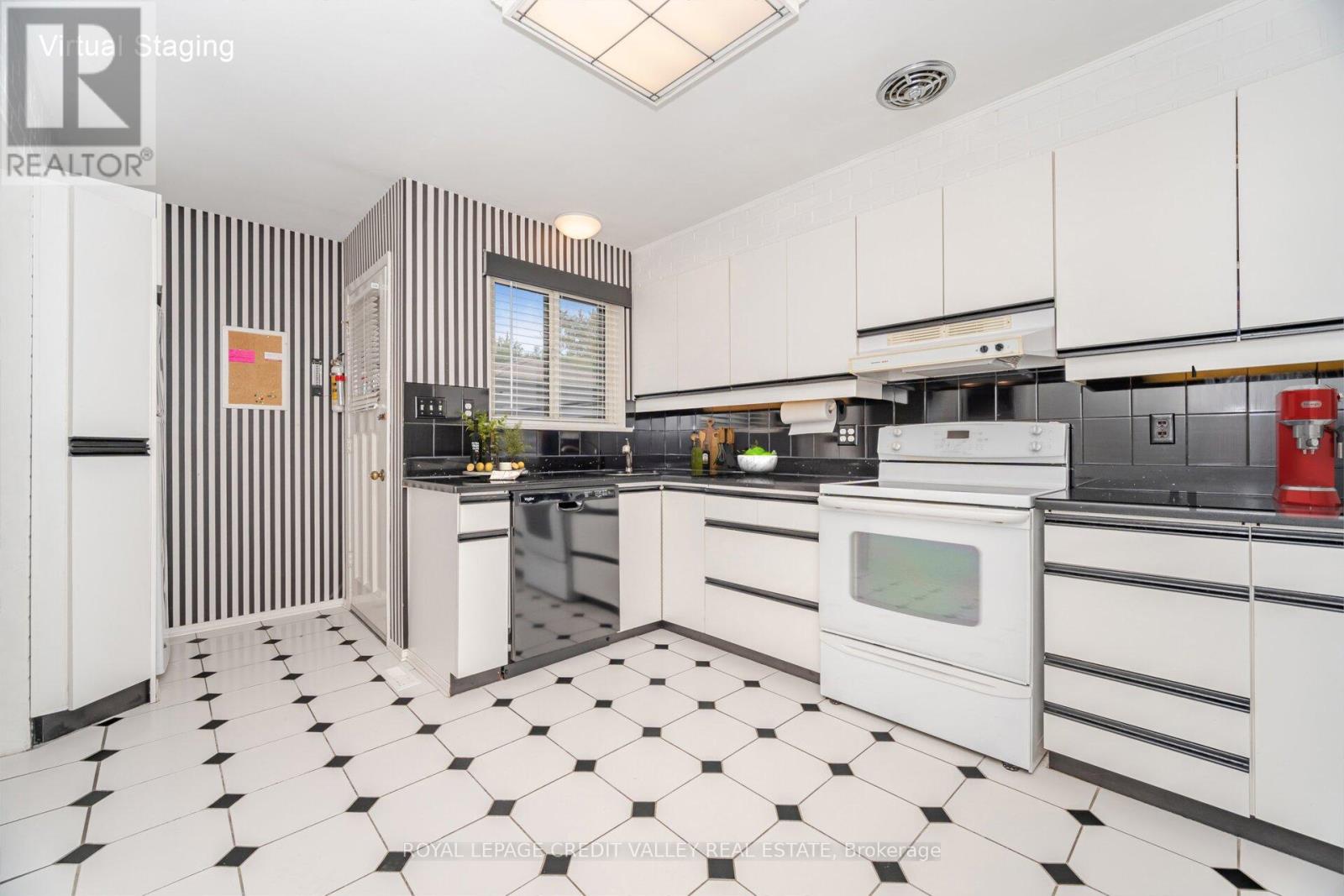 9 Glenora Crescent, Brampton, Ontario  L6S 1E1 - Photo 13 - W12517154