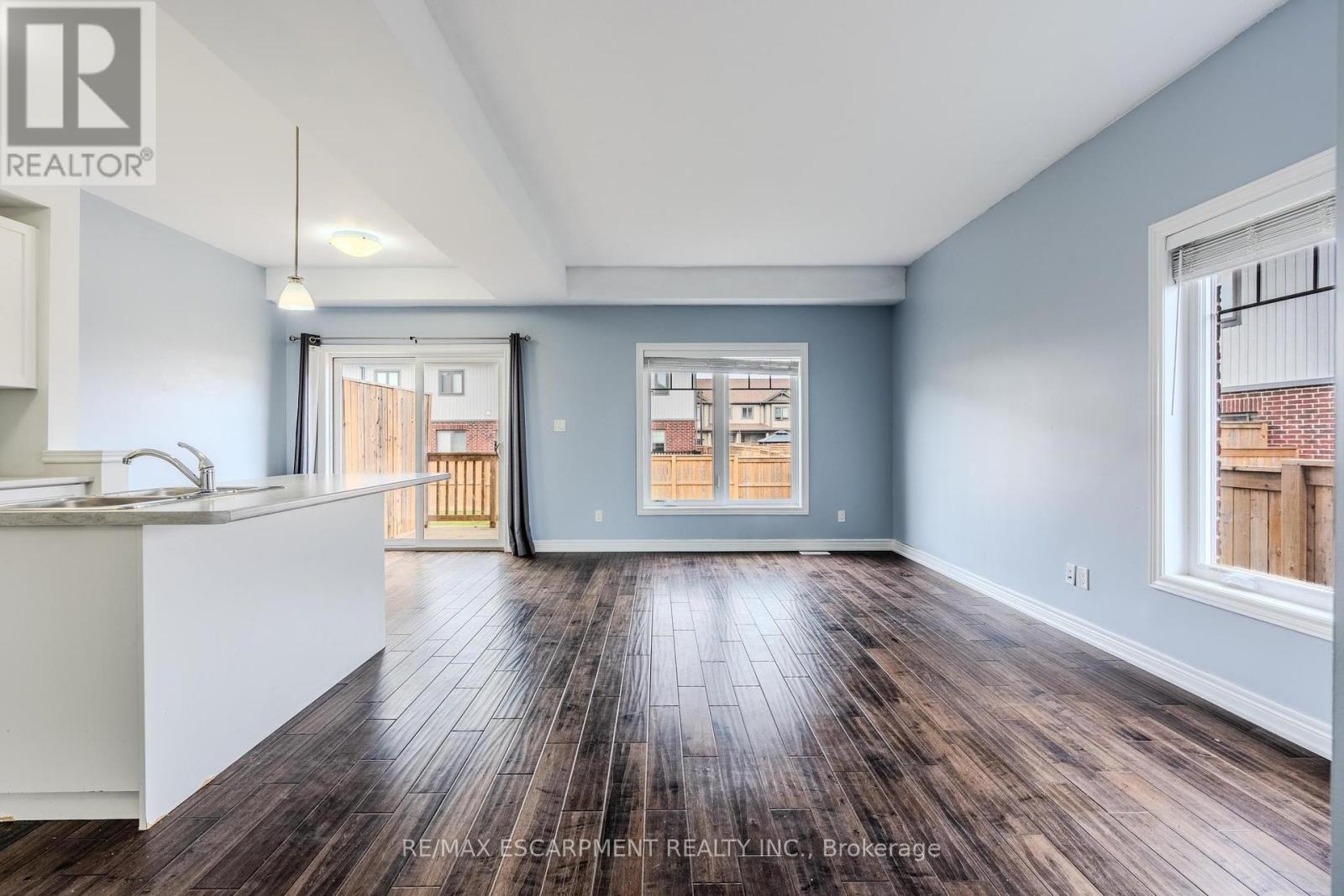 17 Severino Circle, West Lincoln, Ontario L0R 2A0 - Photo 4 - X12426554