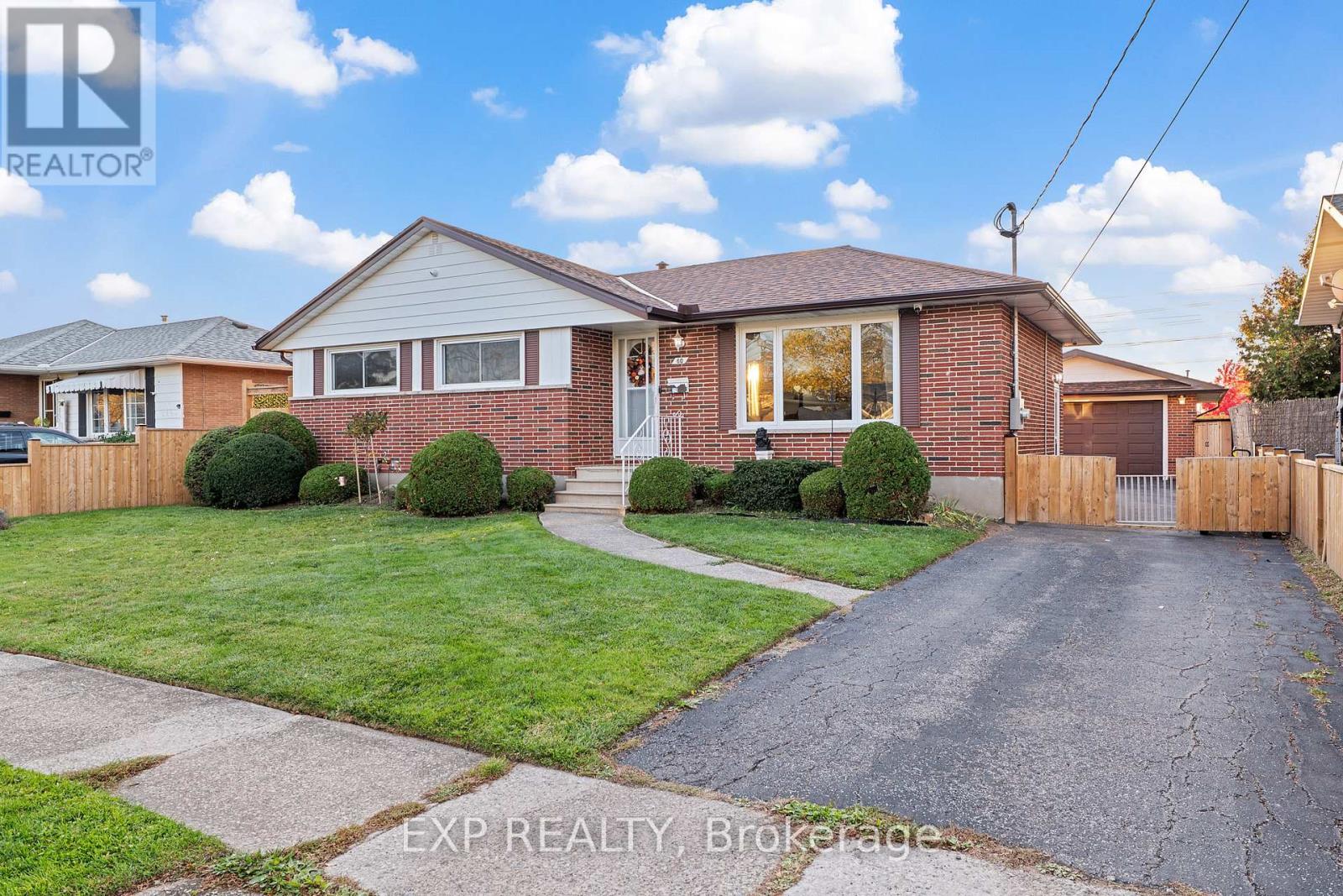 60 Grange Avenue, Welland, Ontario  L3B 1G7 - Photo 2 - X12519372