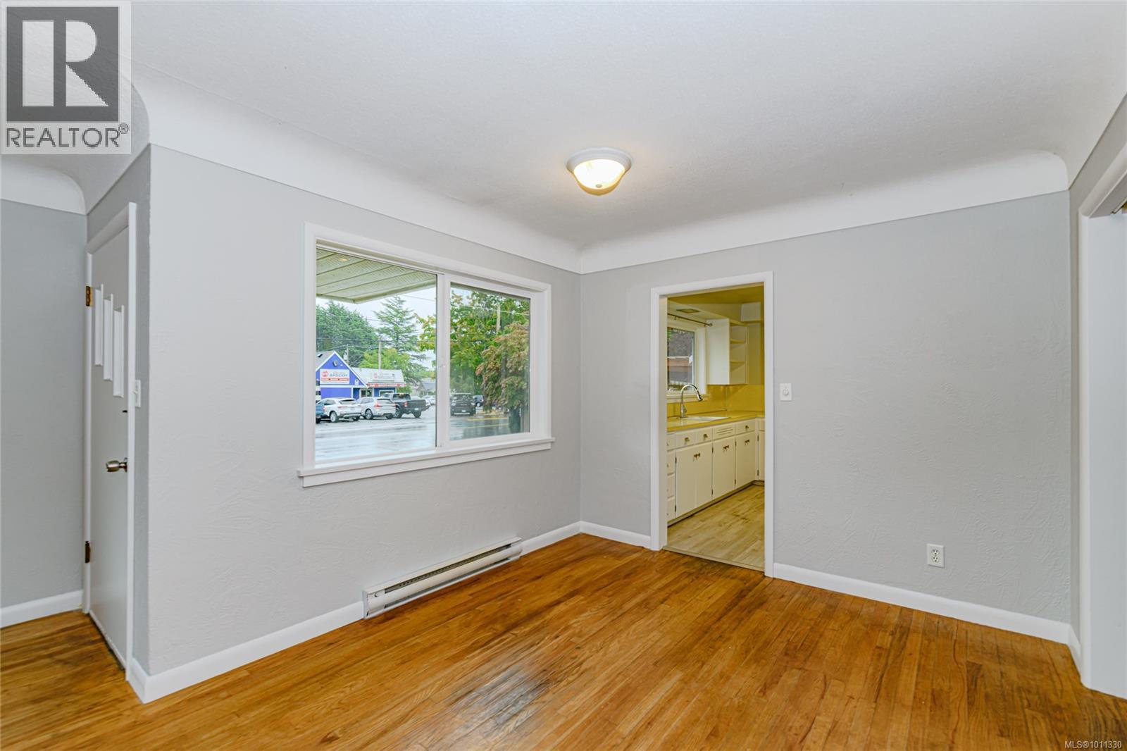 10142 Resthaven Dr, Sidney, British Columbia V8L 3G7 - Photo 3 - 1011330