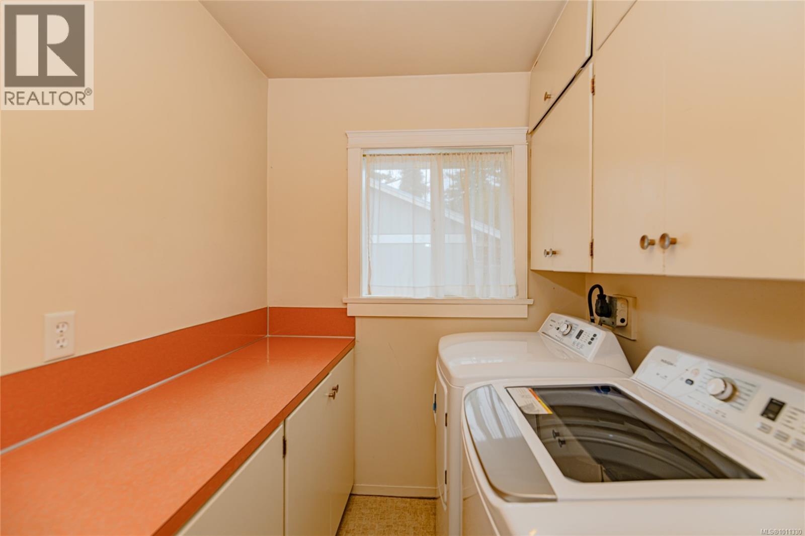 10142 Resthaven Dr, Sidney, British Columbia V8L 3G7 - Photo 17 - 1011330