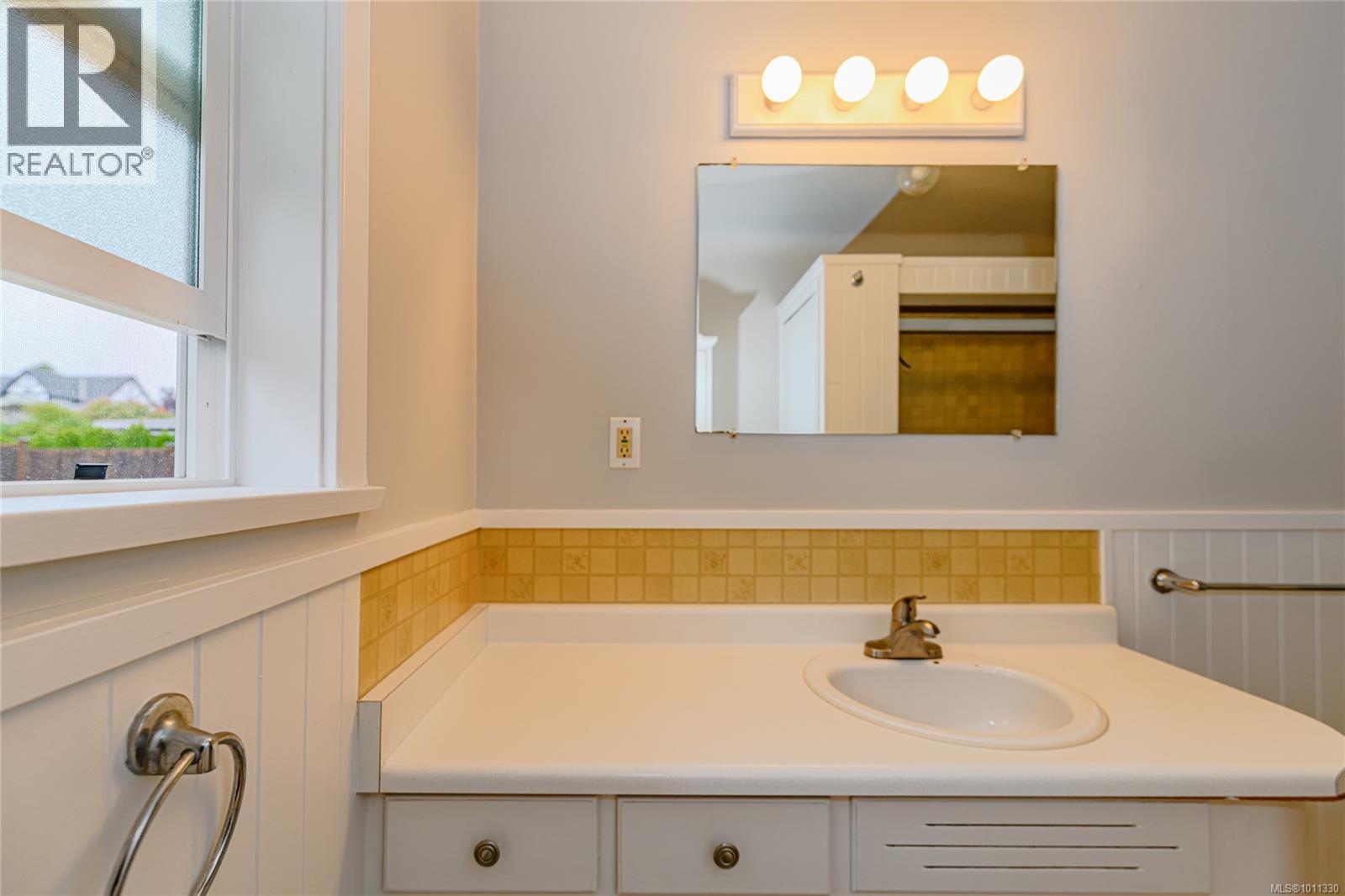 10142 Resthaven Dr, Sidney, British Columbia V8L 3G7 - Photo 16 - 1011330