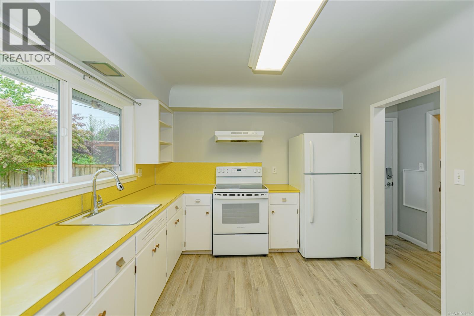 10142 Resthaven Dr, Sidney, British Columbia V8L 3G7 - Photo 7 - 1011330