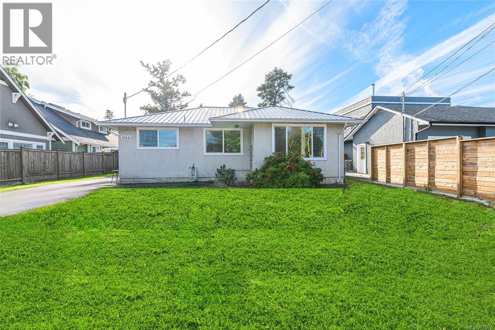 10142 Resthaven Dr, Sidney, British Columbia