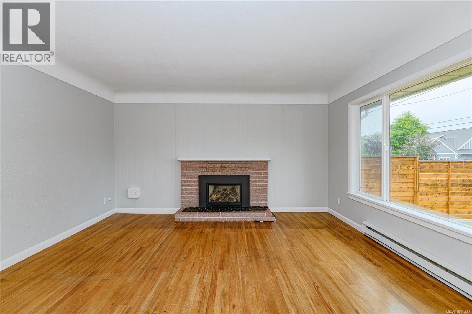 10142 Resthaven Dr, Sidney, British Columbia V8L 3G7 - Photo 4 - 1011330