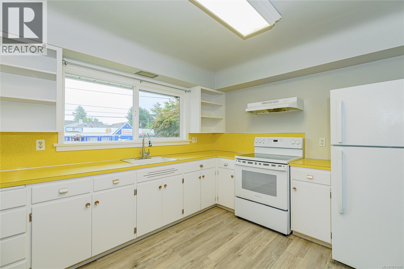 10142 Resthaven Dr, Sidney, British Columbia V8L 3G7 - Photo 9 - 1011330