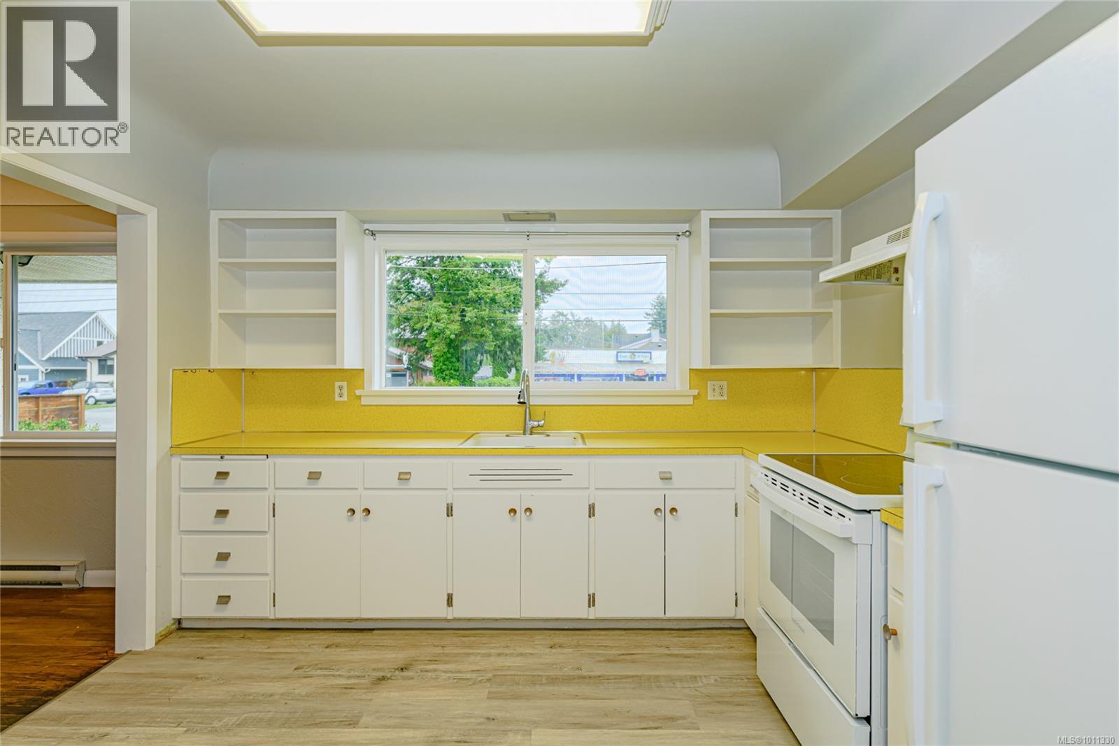 10142 Resthaven Dr, Sidney, British Columbia V8L 3G7 - Photo 10 - 1011330