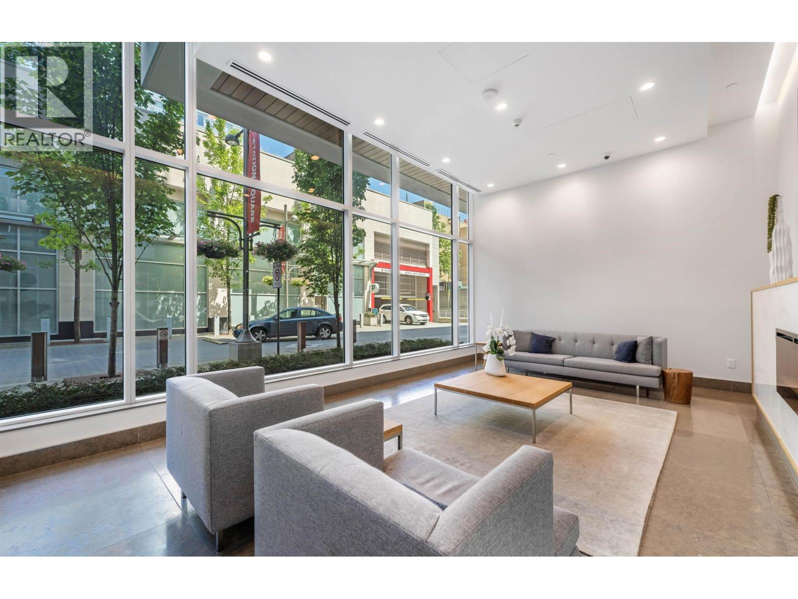 5008 4670 Assembly Way, Burnaby, British Columbia V5H 0H3 - Photo 2 - R3065323