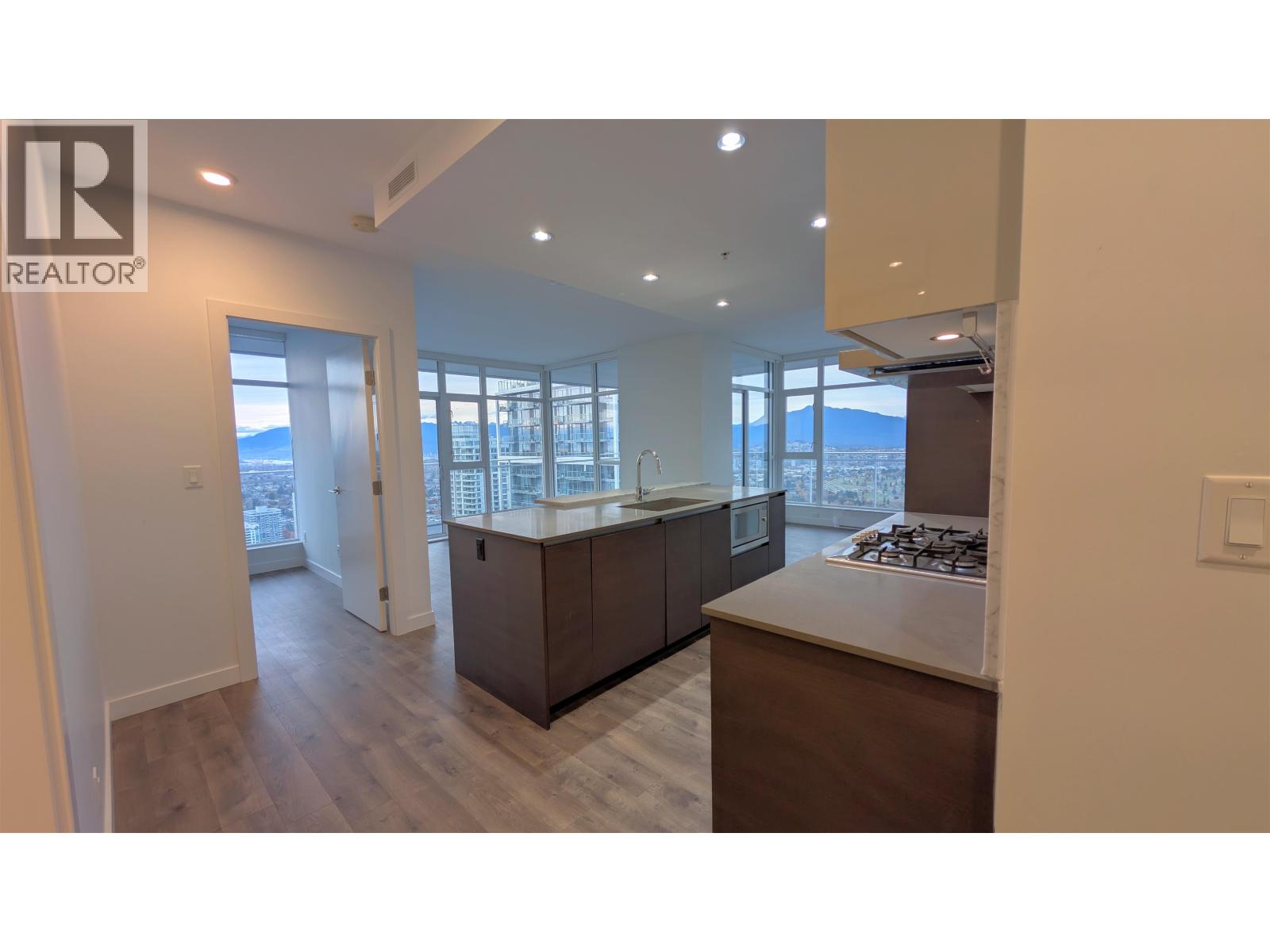 5008 4670 Assembly Way, Burnaby, British Columbia V5H 0H3 - Photo 3 - R3065323