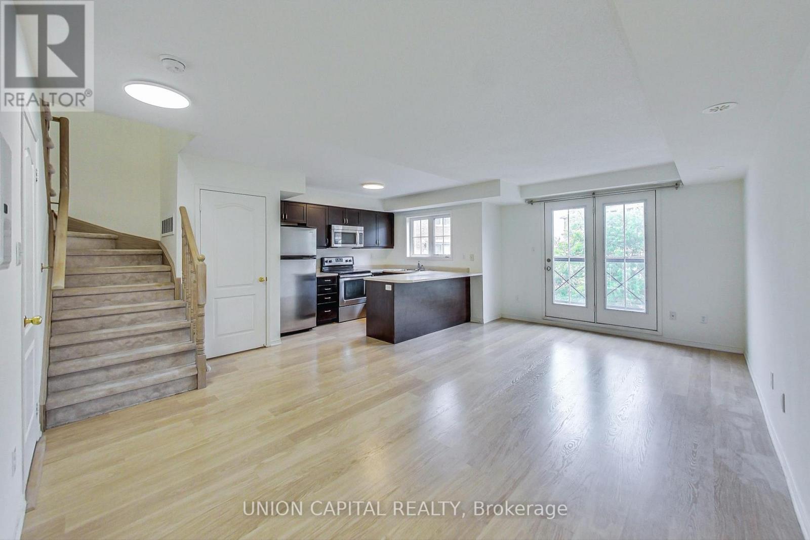 4 - 19 Hays Boulevard, Oakville, Ontario  L6H 0H8 - Photo 2 - W12519084