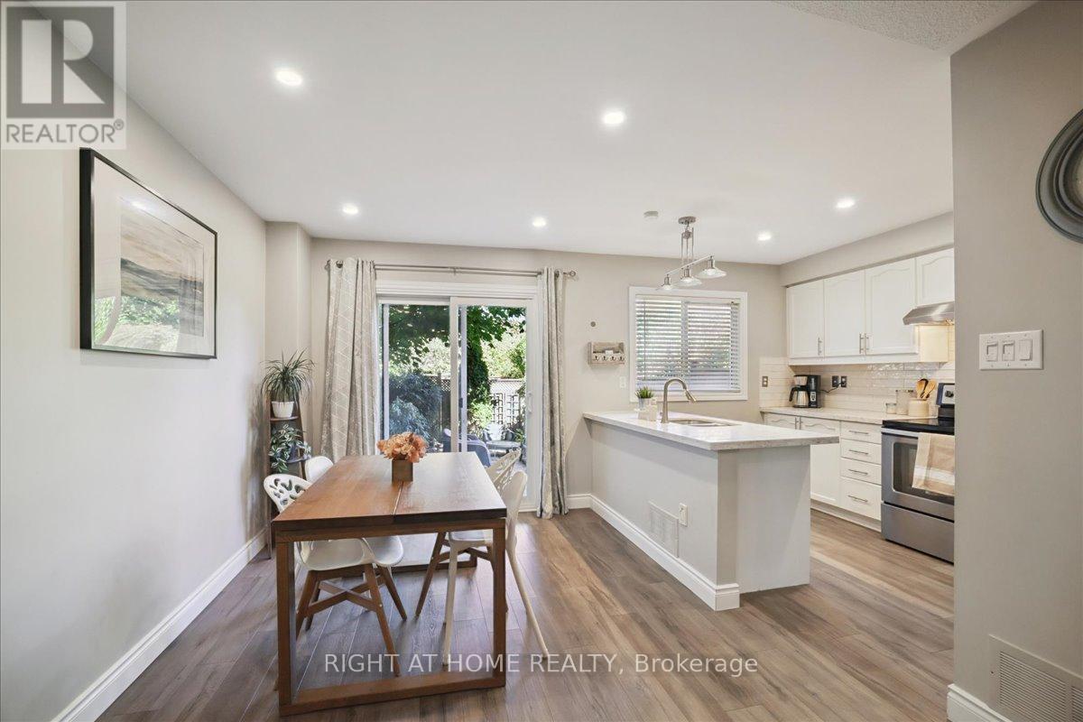 555 Taylor Crescent, Burlington, Ontario  L7L 6J7 - Photo 11 - W12519090