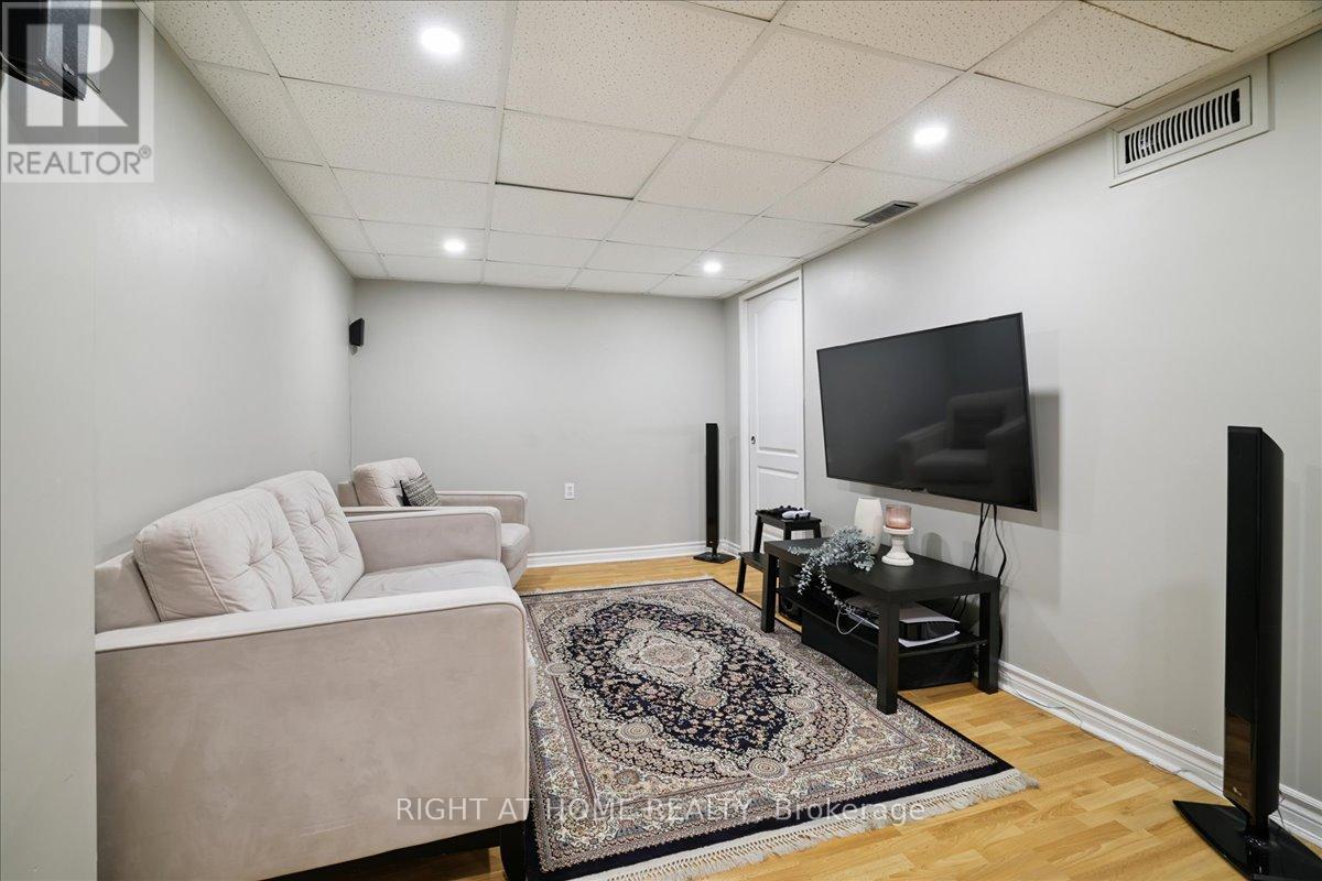 555 Taylor Crescent, Burlington, Ontario  L7L 6J7 - Photo 25 - W12519090