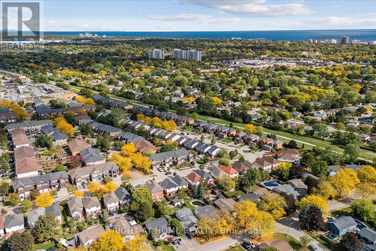 555 Taylor Crescent, Burlington, Ontario  L7L 6J7 - Photo 6 - W12519090