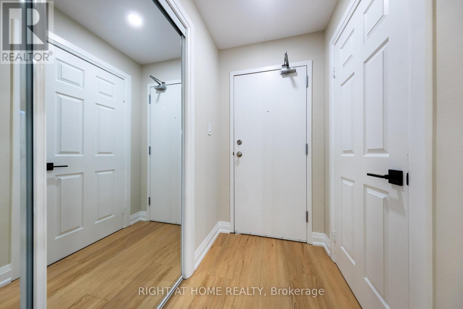 722 - 1450 Glen Abbey Gate, Oakville, Ontario L6M 2V7 - Photo 3 - W12519094