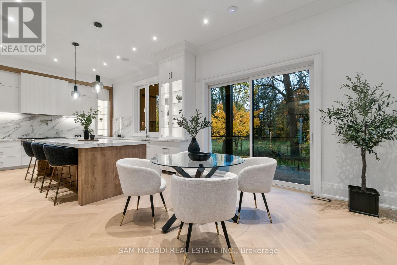 84 Pebbleridge Place, Oakville, Ontario  L6K 3Y4 - Photo 8 - W12519172