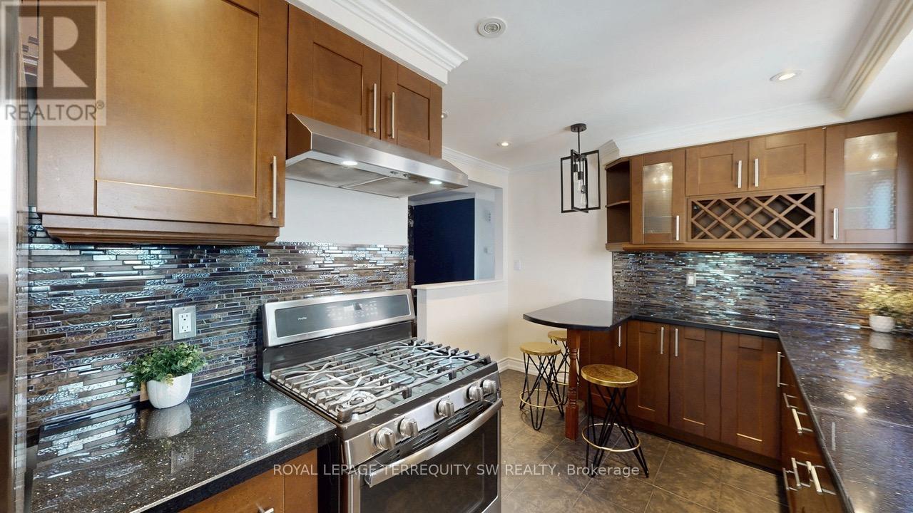 4287 Beacon Lane, Mississauga, Ontario  L5C 3V8 - Photo 12 - W12519184