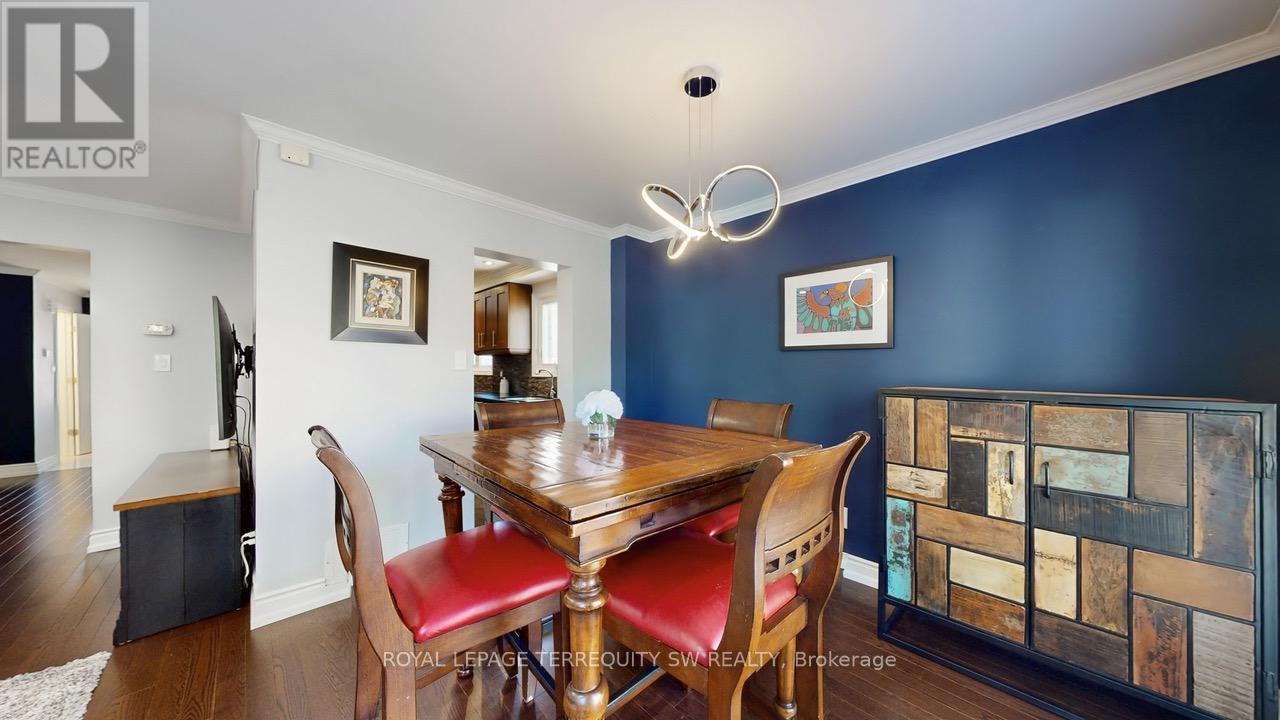 4287 Beacon Lane, Mississauga, Ontario  L5C 3V8 - Photo 15 - W12519184