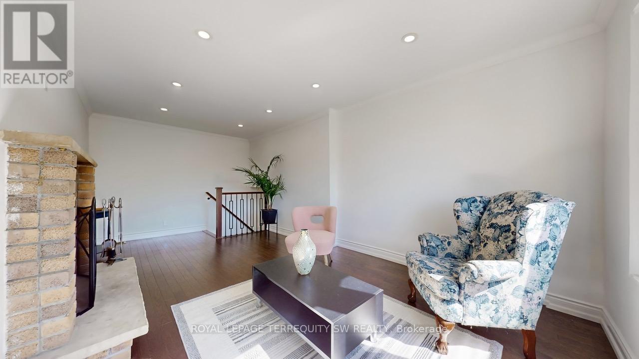 4287 Beacon Lane, Mississauga, Ontario  L5C 3V8 - Photo 22 - W12519184