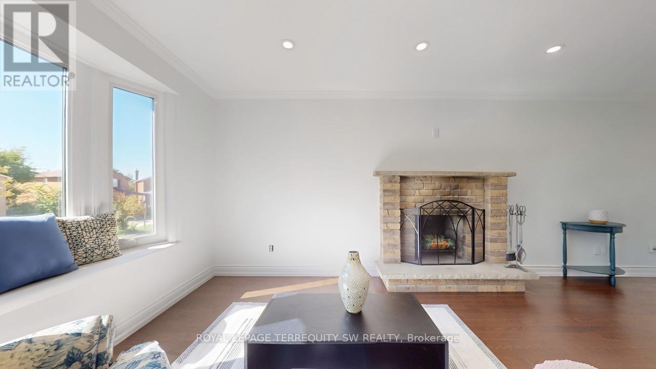 4287 Beacon Lane, Mississauga, Ontario  L5C 3V8 - Photo 24 - W12519184