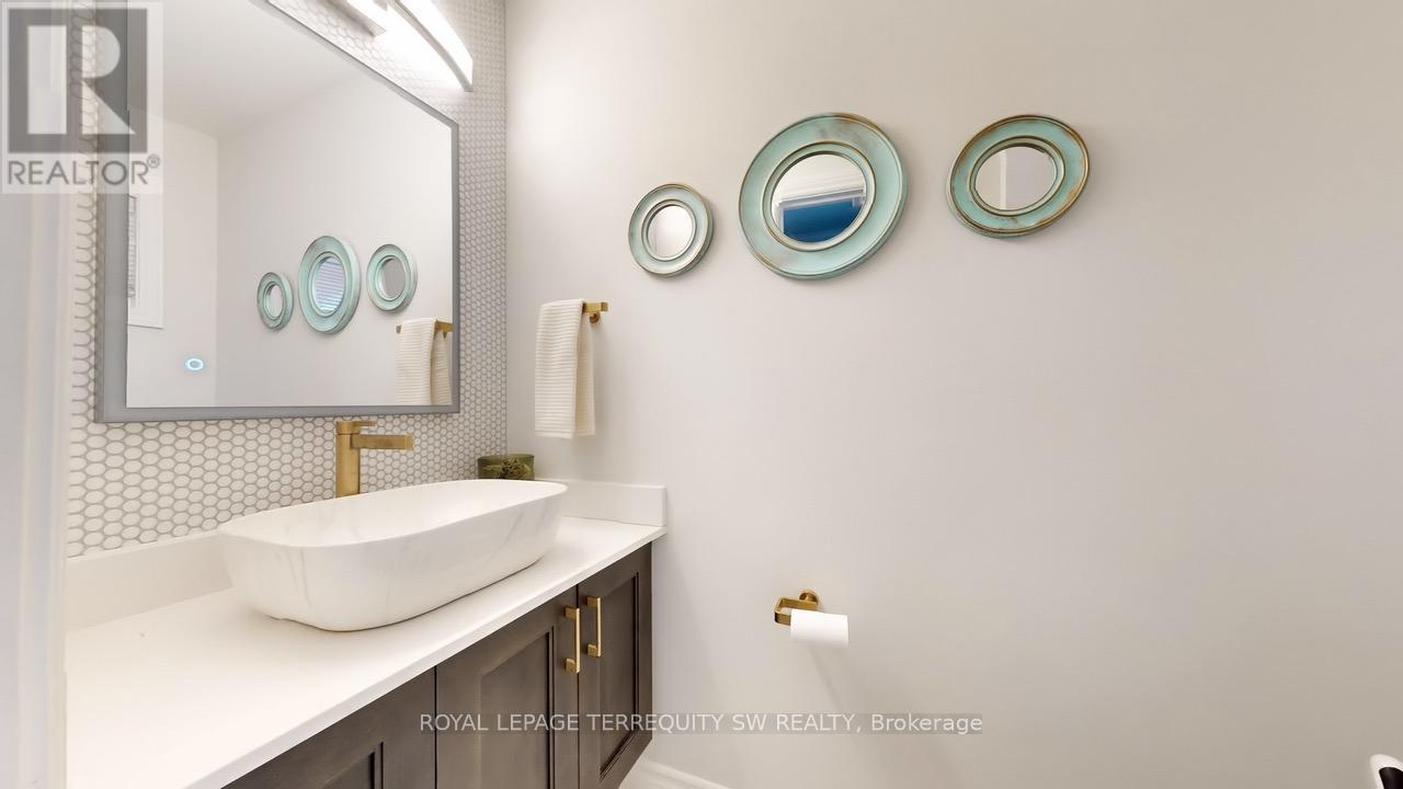 4287 Beacon Lane, Mississauga, Ontario  L5C 3V8 - Photo 25 - W12519184