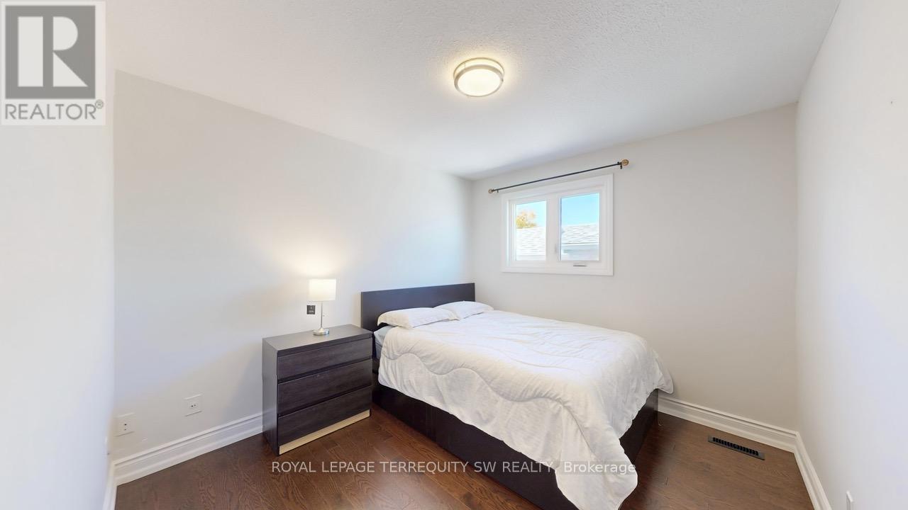 4287 Beacon Lane, Mississauga, Ontario  L5C 3V8 - Photo 33 - W12519184