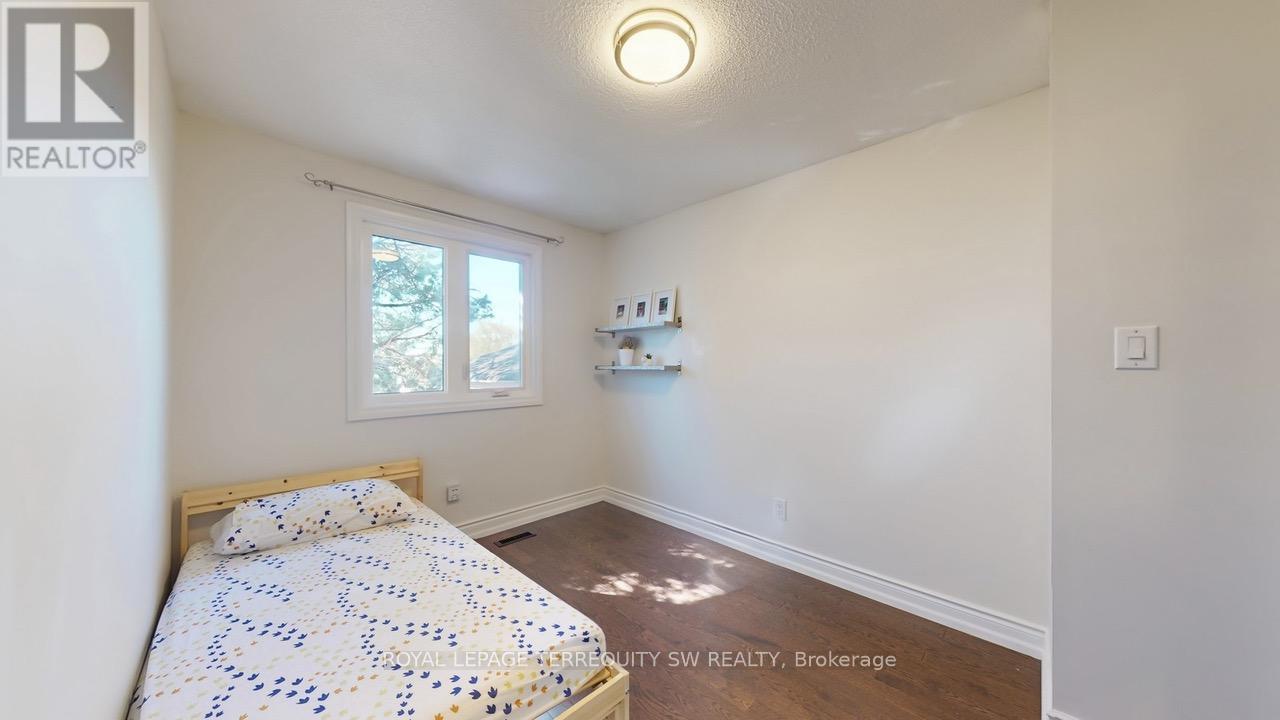 4287 Beacon Lane, Mississauga, Ontario  L5C 3V8 - Photo 35 - W12519184