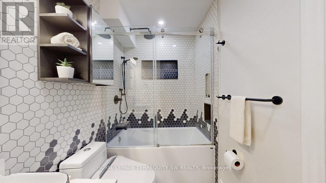 4287 Beacon Lane, Mississauga, Ontario  L5C 3V8 - Photo 37 - W12519184