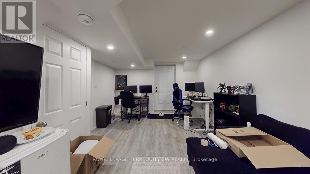 4287 Beacon Lane, Mississauga, Ontario  L5C 3V8 - Photo 42 - W12519184