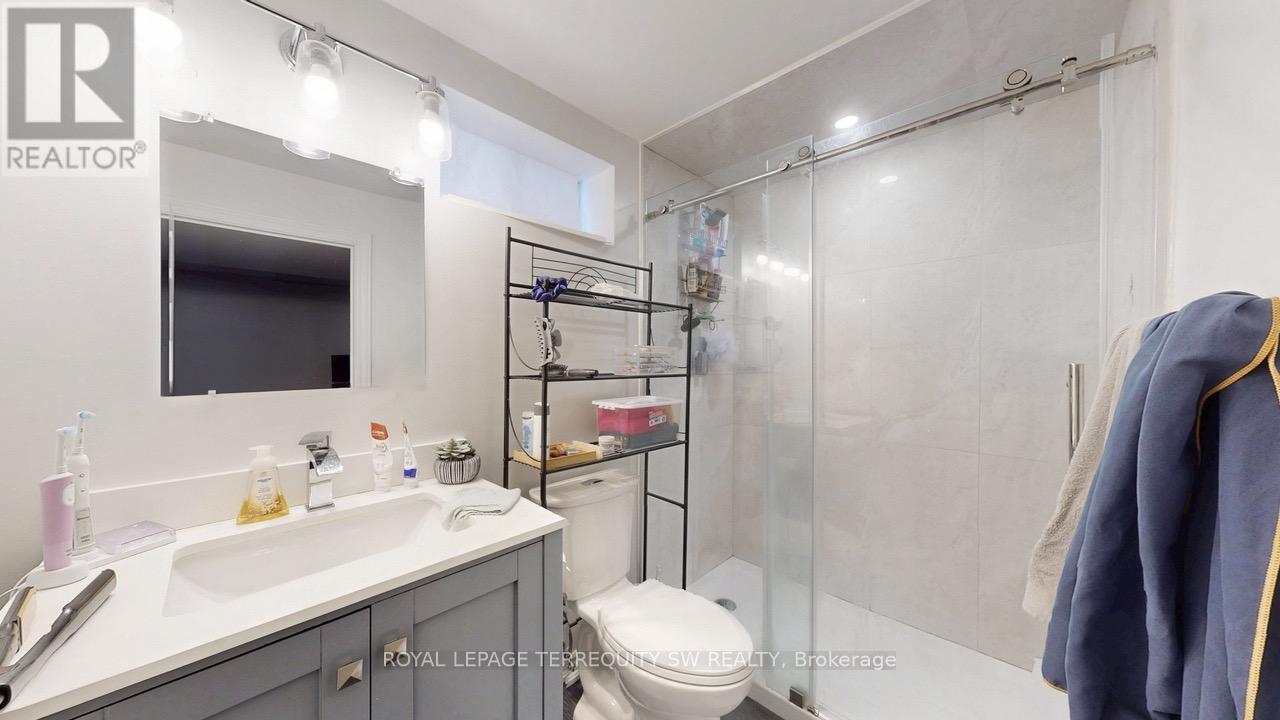 4287 Beacon Lane, Mississauga, Ontario  L5C 3V8 - Photo 47 - W12519184