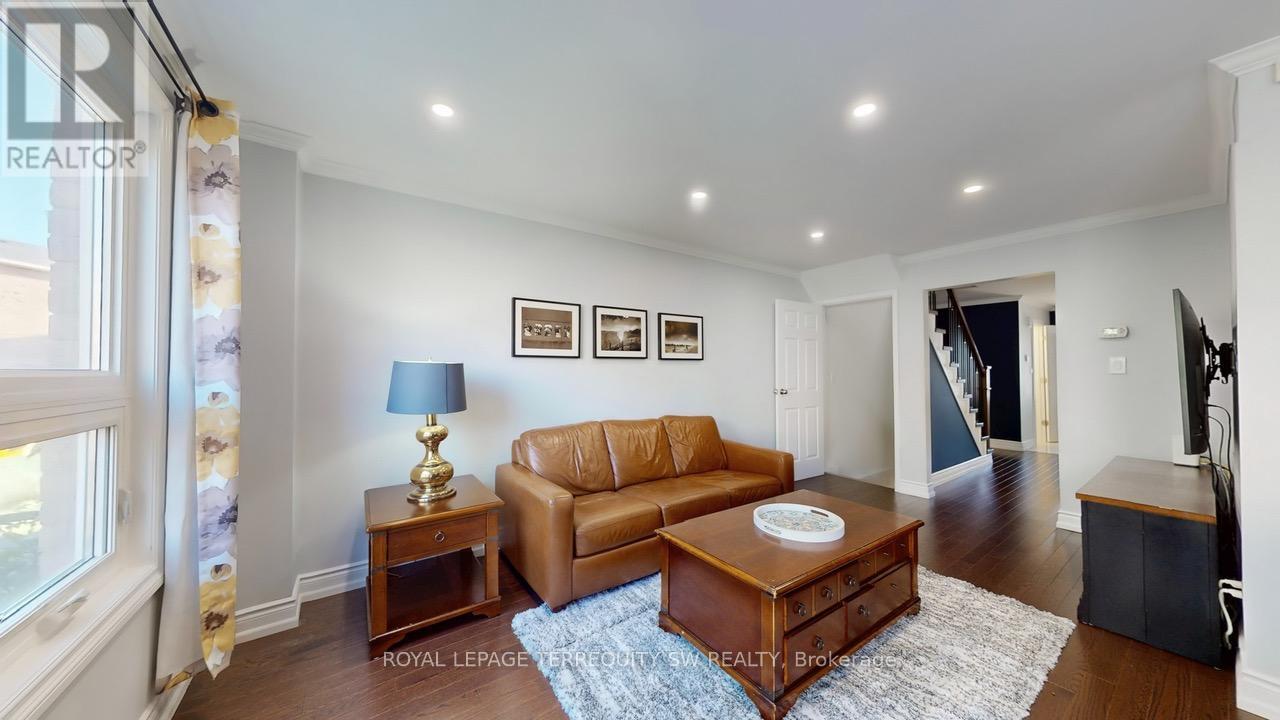 4287 Beacon Lane, Mississauga, Ontario  L5C 3V8 - Photo 6 - W12519184