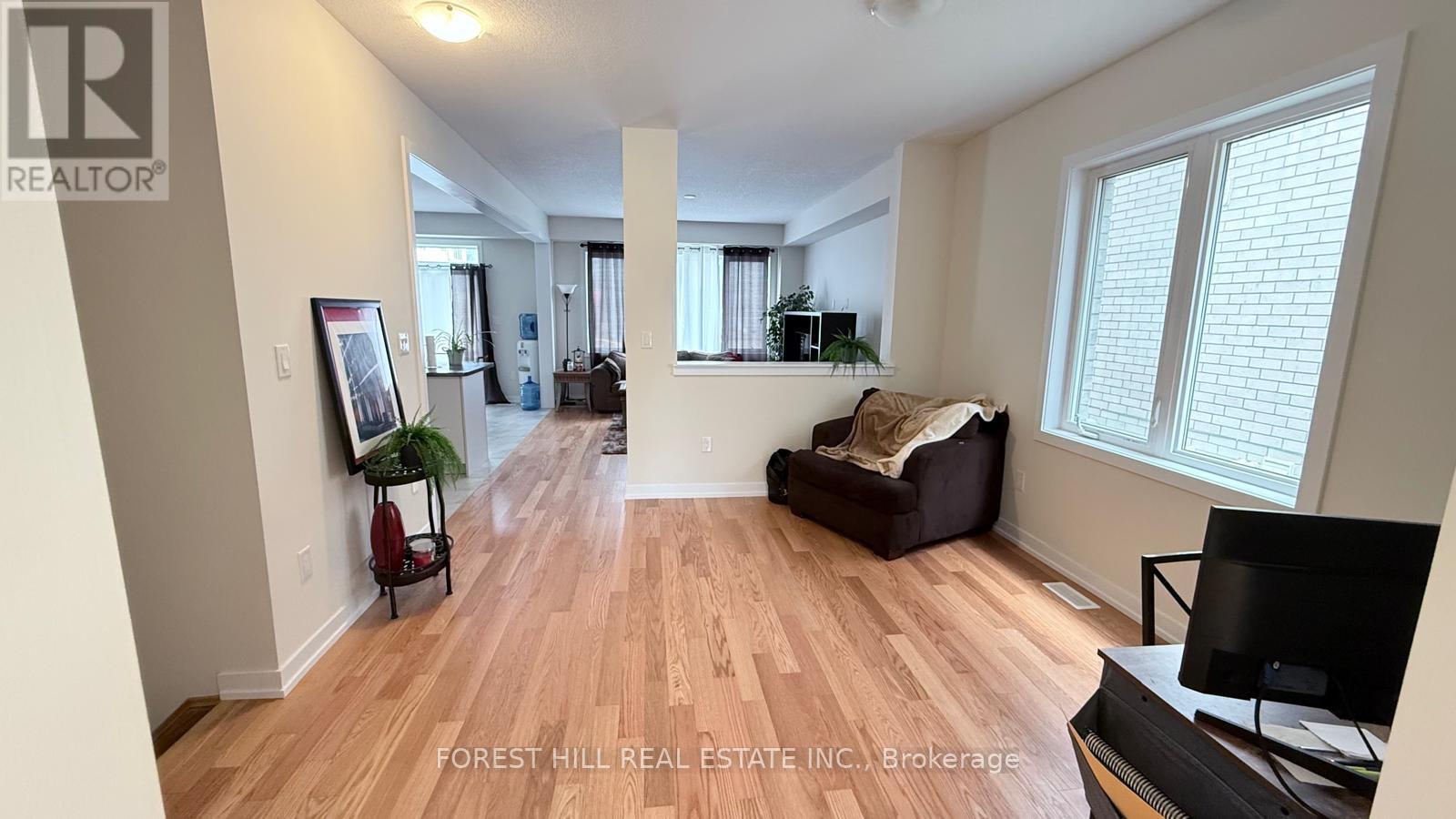 126 Lilac Circle, Haldimand, Ontario  N3W 0H8 - Photo 3 - X12519142