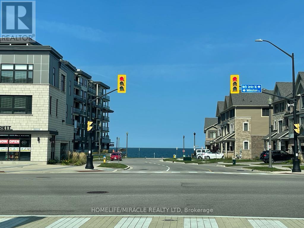 403 - 385 Winston Road, Grimsby, Ontario L3M 4E8 - Photo 2 - X12519210