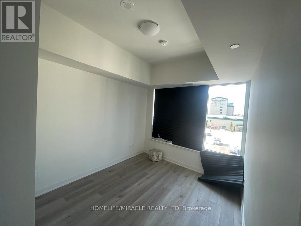 403 - 385 Winston Road, Grimsby, Ontario L3M 4E8 - Photo 4 - X12519210