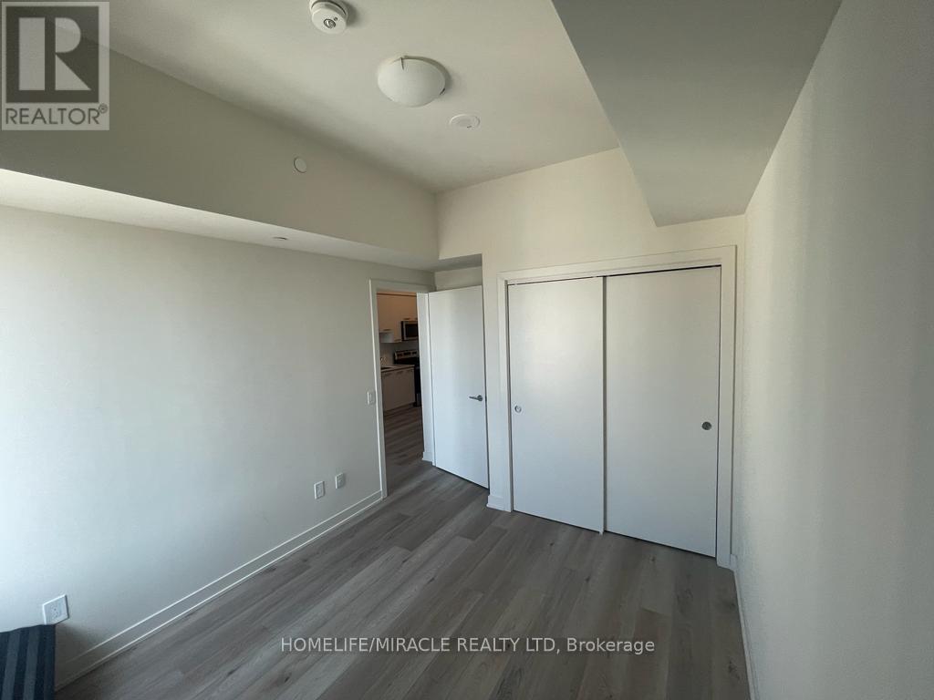 403 - 385 Winston Road, Grimsby, Ontario L3M 4E8 - Photo 5 - X12519210