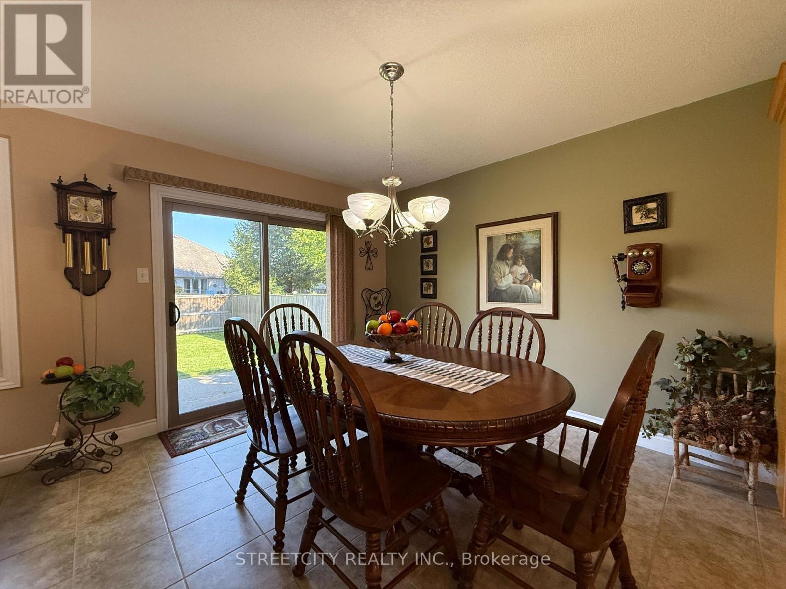 126 Stathis Boulevard, Sarnia, Ontario  N7S 5T5 - Photo 5 - X12467682