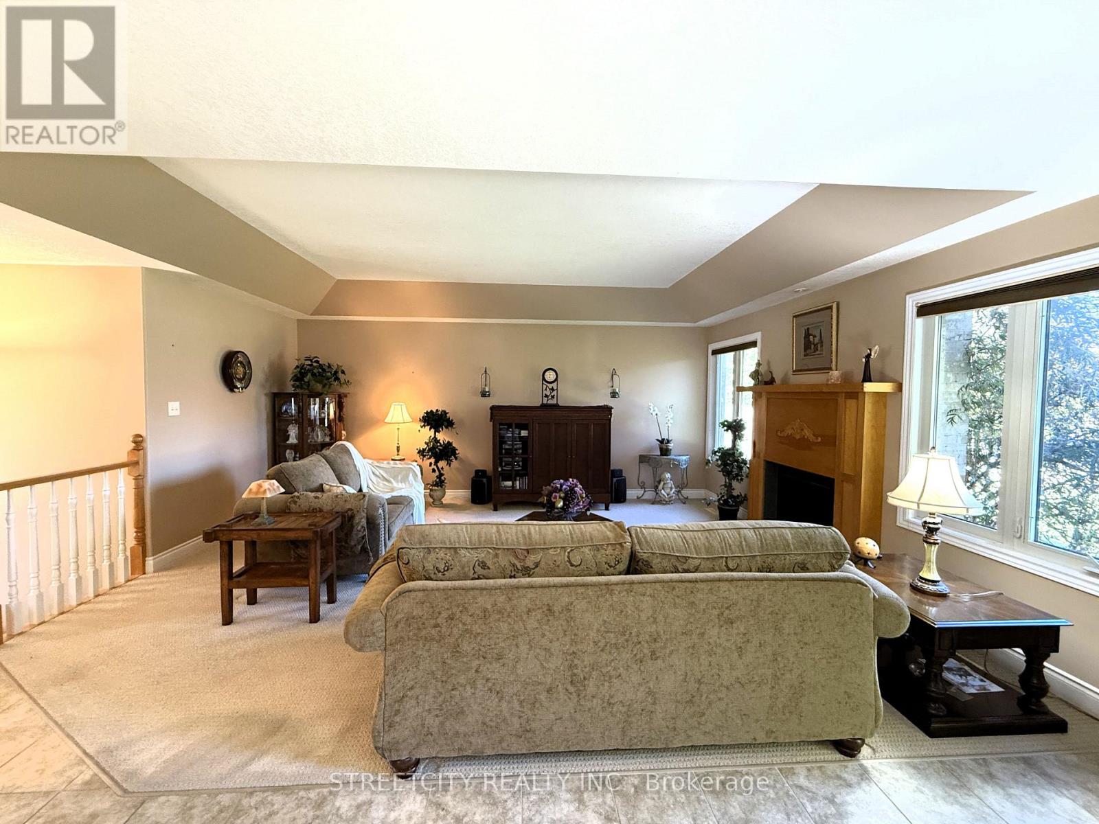 126 Stathis Boulevard, Sarnia, Ontario  N7S 5T5 - Photo 4 - X12467682