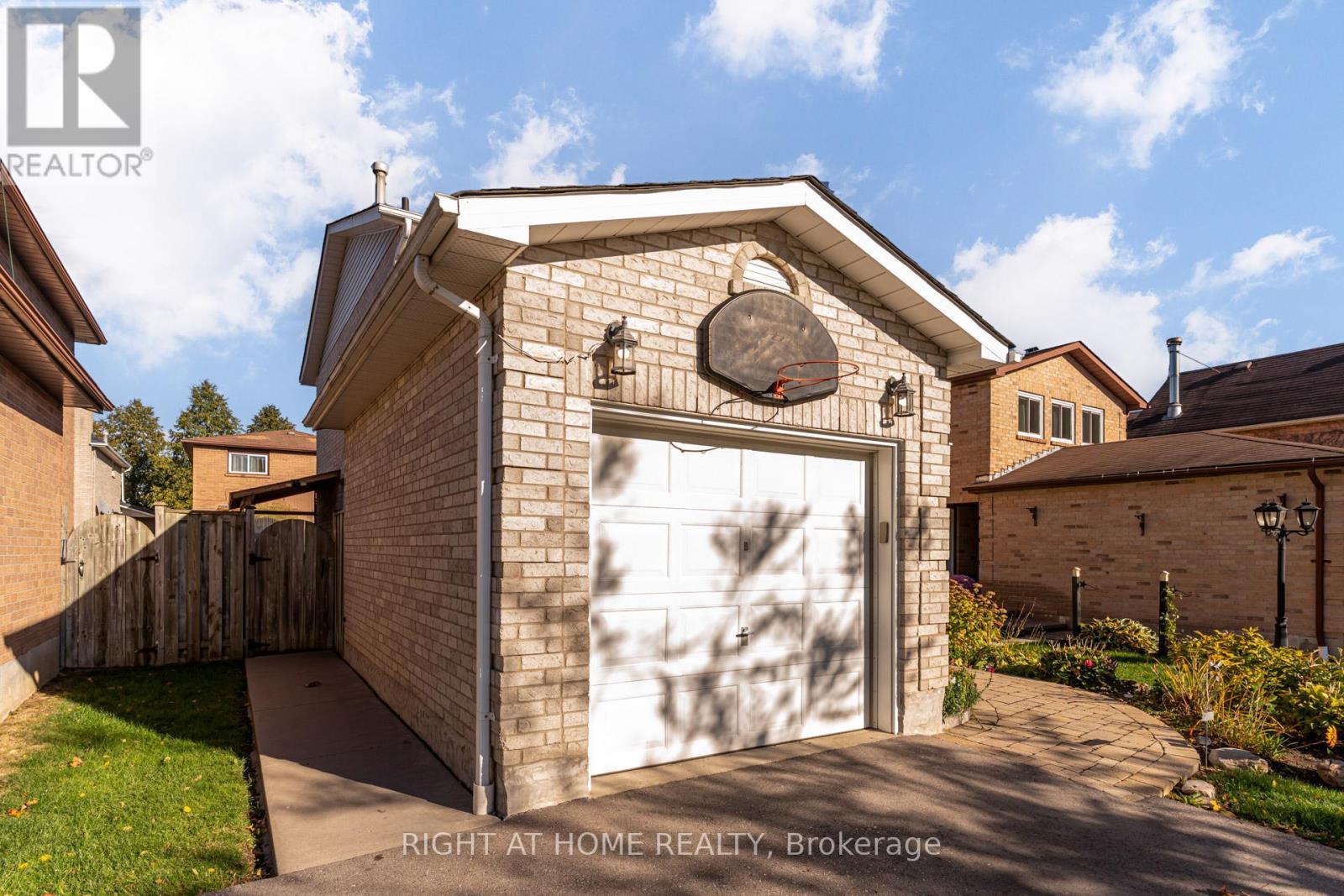 108 Rotherglen Road N, Ajax, Ontario  L1T 1T3 - Photo 3 - E12519268