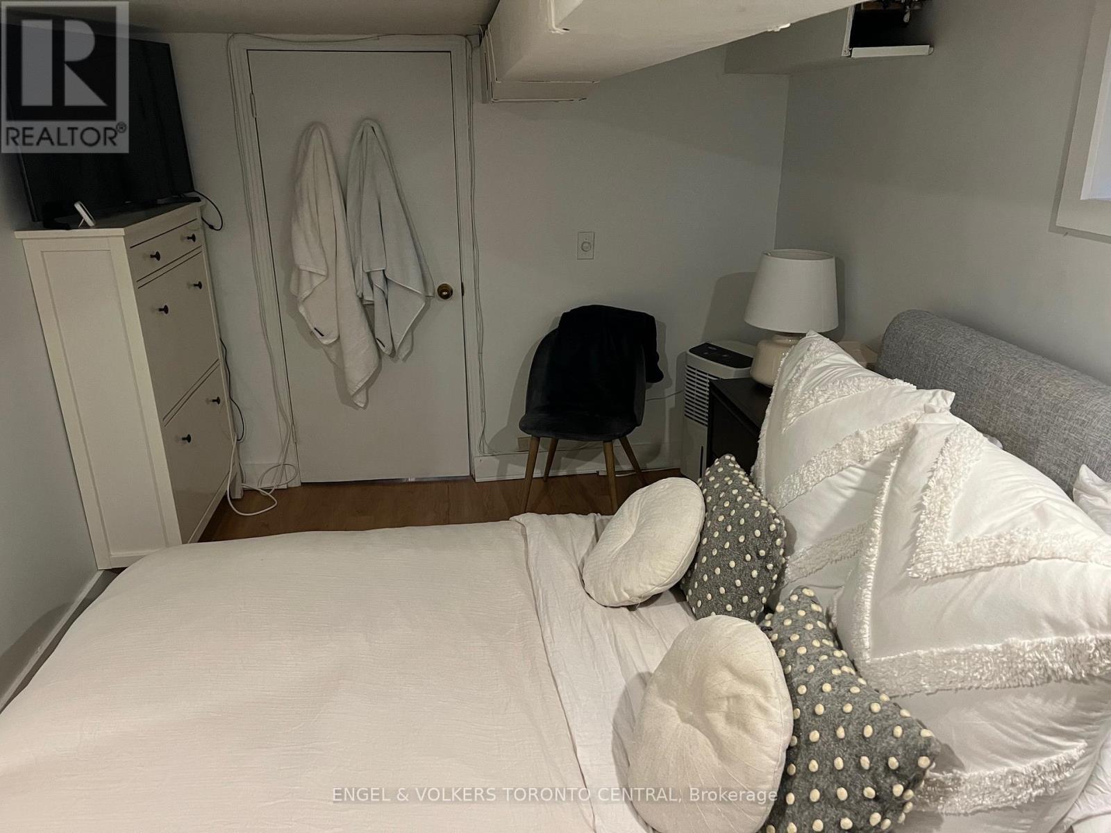 591 Pape Avenue, Toronto, Ontario  M4K 3R7 - Photo 19 - E12519272