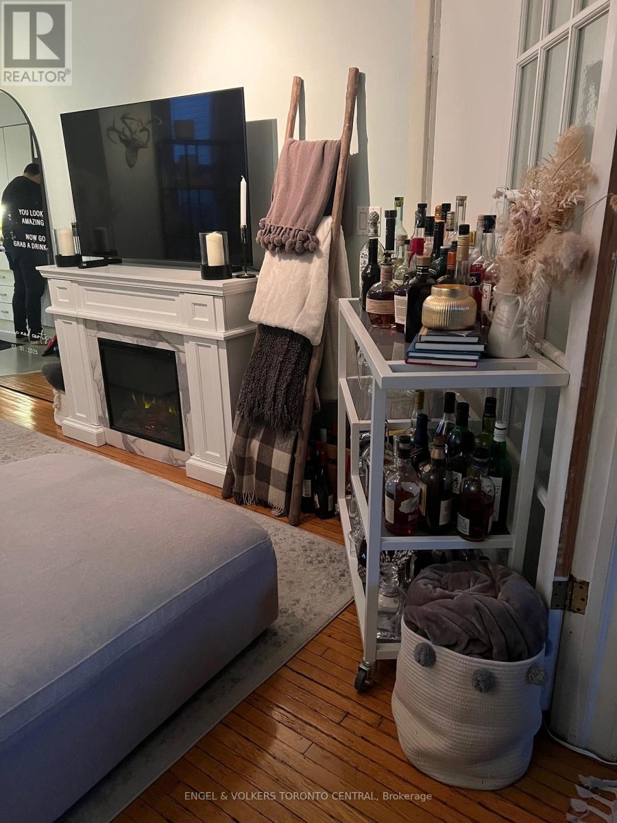 591 Pape Avenue, Toronto, Ontario  M4K 3R7 - Photo 9 - E12519272