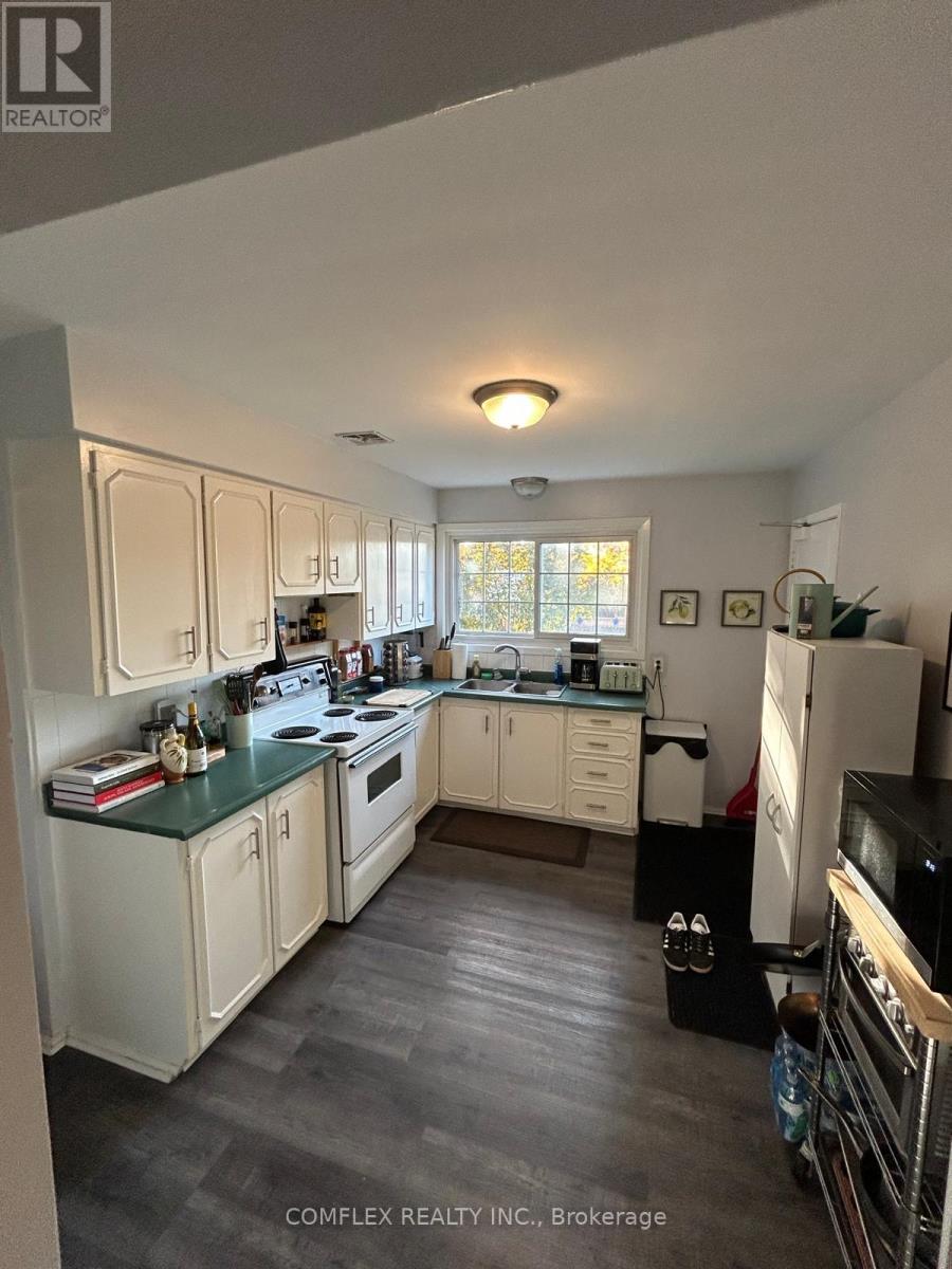 334 Surrey Drive, Oshawa, Ontario  L1G 6H1 - Photo 4 - E12519370