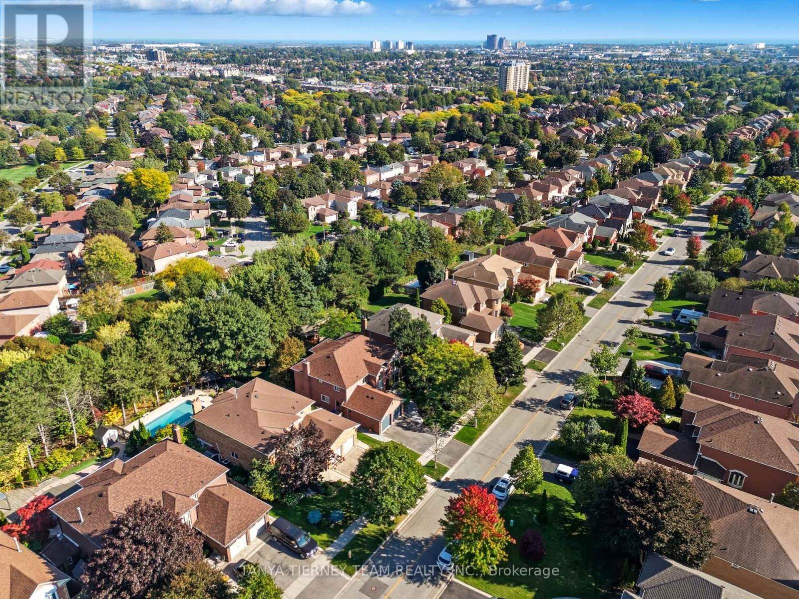 33 Simms Drive, Ajax, Ontario  L1T 3J5 - Photo 3 - E12519404