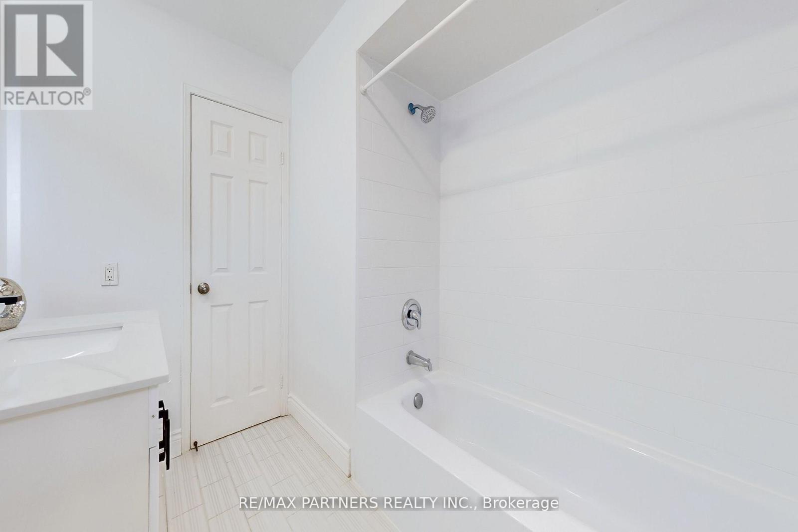 6 Geoffrey Crescent, Whitchurch-Stouffville, Ontario L4A 5B9 - Photo 38 - N12519274