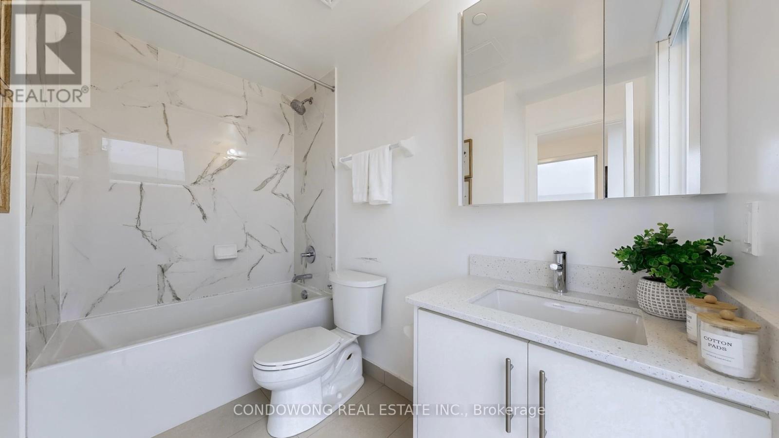 2204 - 95 Oneida Crescent, Richmond Hill, Ontario L4B 0H5 - Photo 5 - N12519308