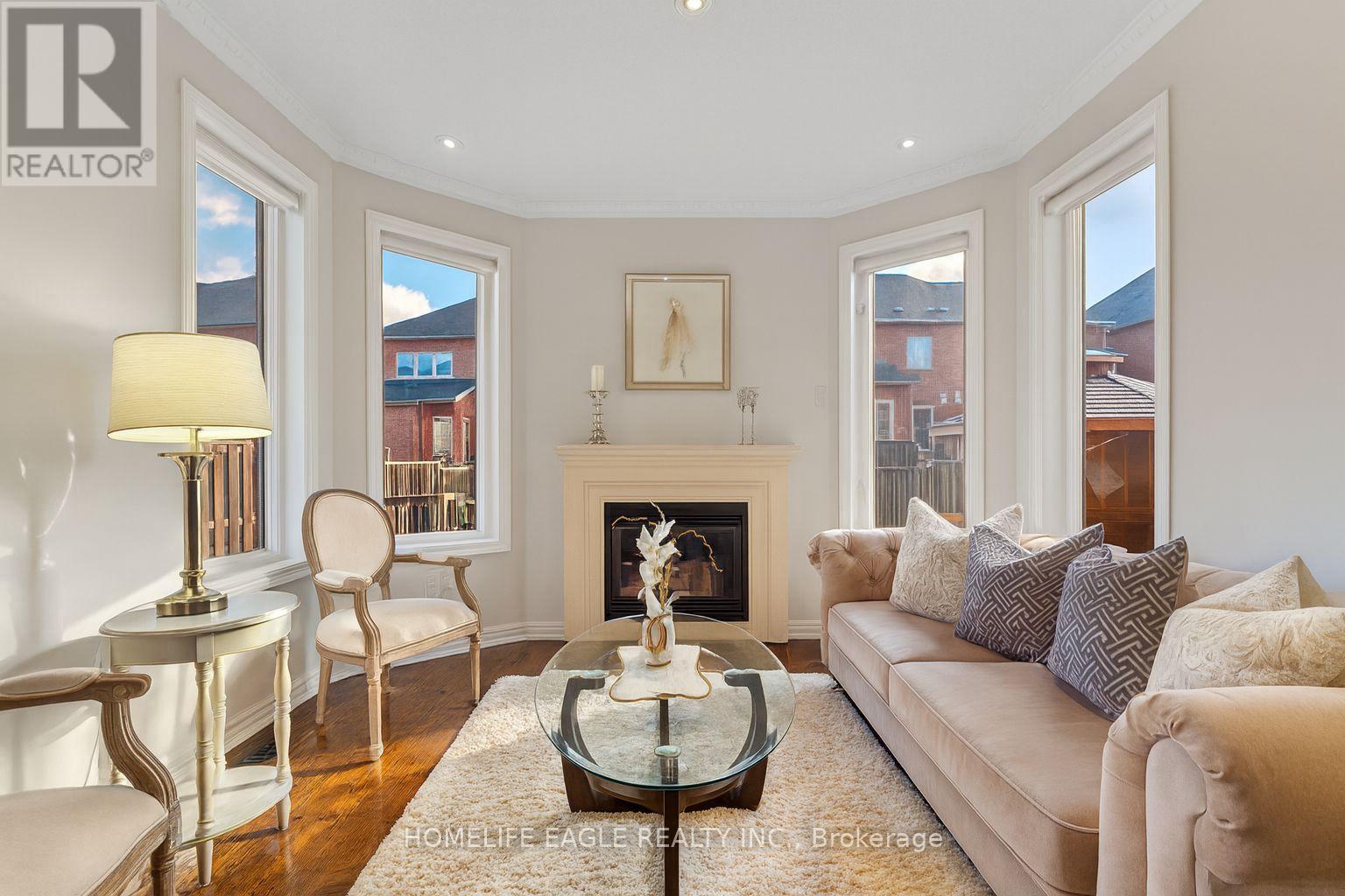 39 Pitney Avenue, Richmond Hill, Ontario  L4E 4Y5 - Photo 7 - N12519382