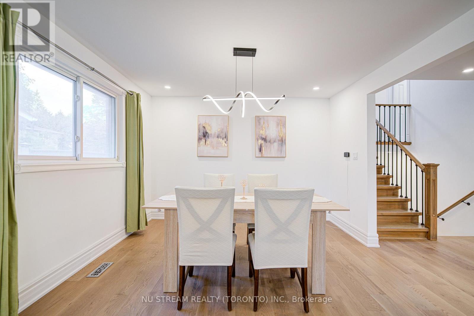 8 Hemingway Crescent, Markham, Ontario L3R 2A4 - Photo 4 - N12519410