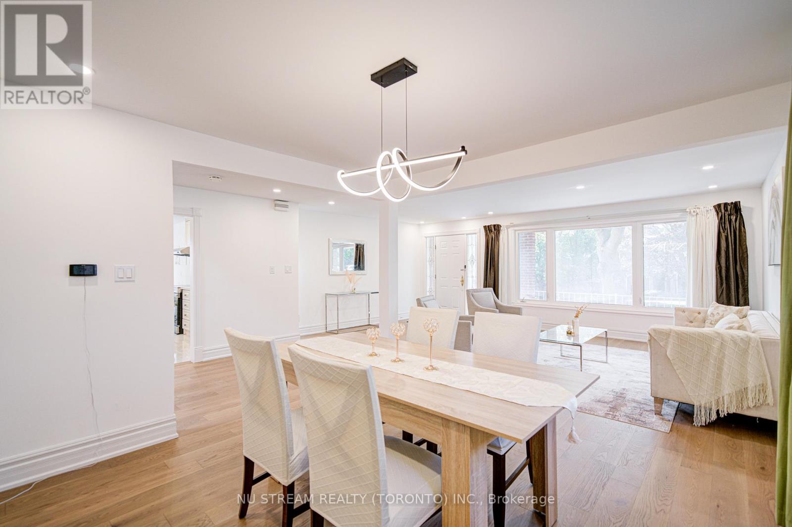 8 Hemingway Crescent, Markham, Ontario L3R 2A4 - Photo 5 - N12519410